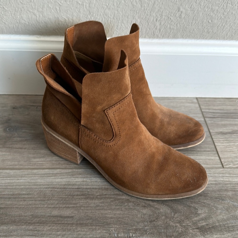 Brown suede BP booties